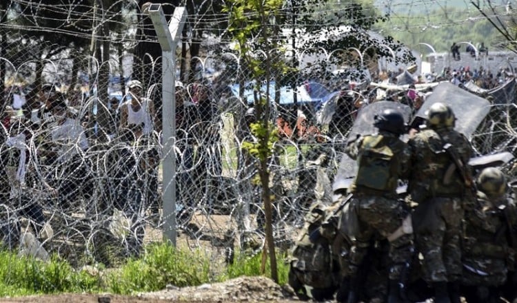 Πυρ ομαδόν από την αντιπολίτευση για τα επεισόδια στην Ειδομένη