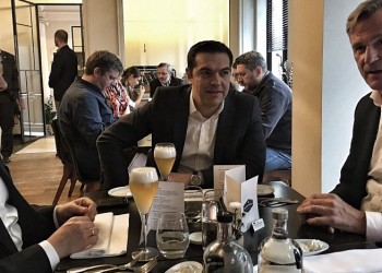 Τσίπρας και Παππάς για μπίρες στις Βρυξέλλες