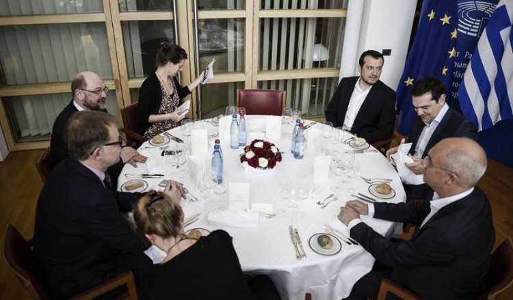 Άδειασμα Τσίπρα από Σουλτς για το ελληνικό χρέος