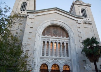 Κωνσταντινούπολη: Συρματόπλεγμα και ανιχνευτής μετάλλων στο ναό της Αγίας Τριάδας