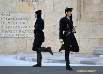 Гвардейцы в понтийской форме вызвали слезы гордости на глазах греков (видео)