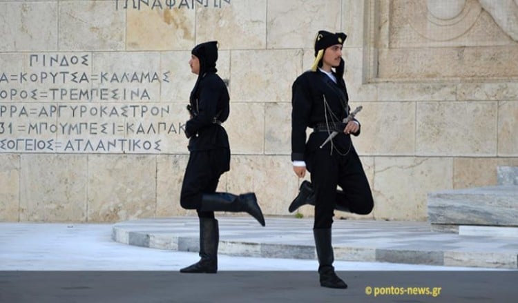 Гвардейцы в понтийской форме вызвали слезы гордости на глазах греков (видео)