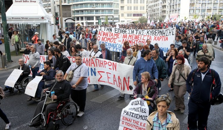 Στους δρόμους όλο το σαββατοκύριακο εργαζόμενοι και αγρότες
