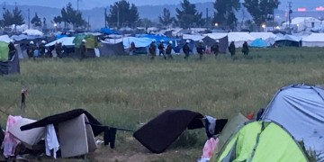 Τα ΜΑΤ αδειάζουν την Ειδομένη