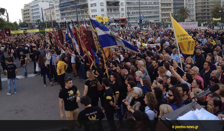 Τώρα στο Σύνταγμα: Όλα έτοιμα για την πρώτη Αλλαγή Φρουράς με τους Πόντιους Εύζωνες (φωτο)