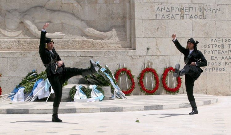 Για πρώτη φορά, τέσσερις Πόντιοι Εύζωνες στην Αλλαγή Φρουράς τη 19η Μαΐου