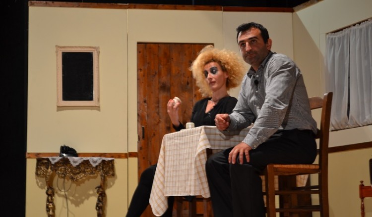 Γέλια μέχρι δακρύων στην κωμωδία «Ο ψεύτες» του Γιάννη Κοσμίδη (φωτο, βίντεο)