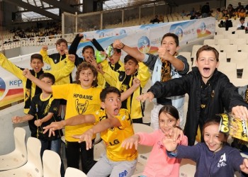 Σκόραρε στο ΑΕΚ-Πανιώνιος η παιδική κερκίδα ΟΠΑΠ