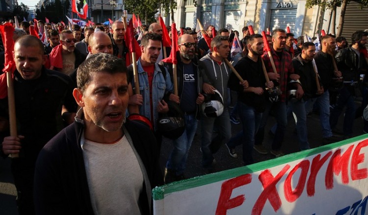 «Εργατιά, αγροτιά, μια φωνή και μια γροθιά», το σύνθημα στο συλλαλητήριο του ΠΑΜΕ