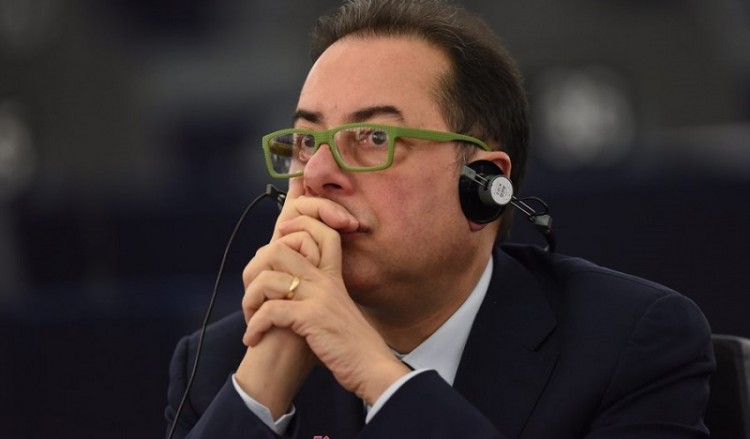 Τζάνι Πιτέλα: Το ΔΝΤ και οι Γερμανοί θέλουν να δουν την Ελλάδα να βυθίζεται