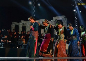 20 φωτογραφίες από τη συγκλονιστική εκδήλωση προς τιμήν Ποντίων και Αρμενίων