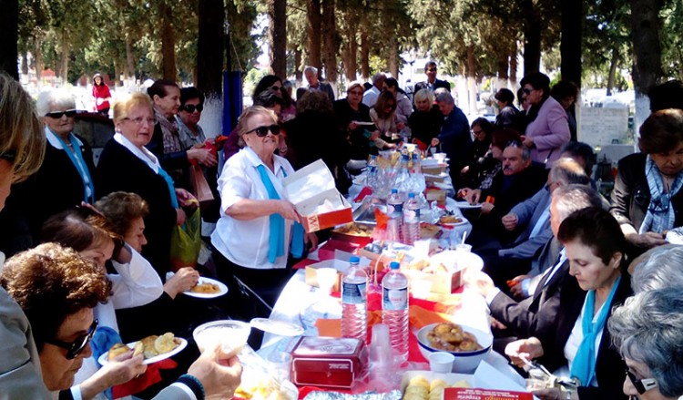 Για 20ή χρονιά αναβίωσε στην Καλαμαριά το έθιμο «’Σ σα ταφία»