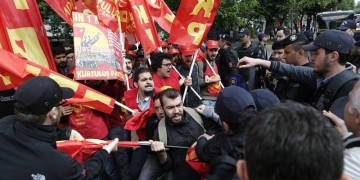 Τουρκία: Άγριες συγκρούσεις μεταξύ διαδηλωτών και αστυνομίας (φωτο)