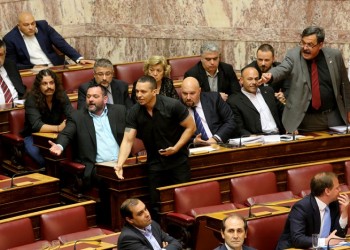 «Θερμό» επεισόδιο μεταξύ Σκουρλέτη και βουλευτών της Χρυσής Αυγής