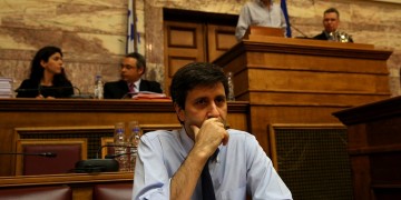 Πήρε πίσω η κυβέρνηση το «πάγωμα» των ειδικών μισθολογίων