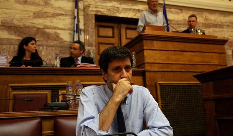 Πήρε πίσω η κυβέρνηση το «πάγωμα» των ειδικών μισθολογίων