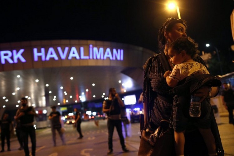 Πώς έγινε η επίθεση στο Ατατούρκ – Αυξάνεται ο αριθμός των θυμάτων (φωτο-βίντεο)