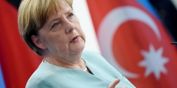 Η Μέρκελ αποφασίζει για τη μεταφορά και άλλων μεταναστών από τη Μόρια στη Γερμανία