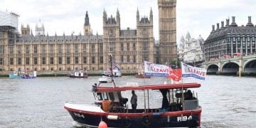 Πώς θα γίνει το Brexit – Νέα πρόκληση για την Τερέζα Μέι
