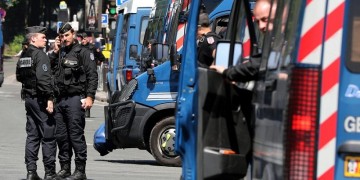 Μακελειό με θύματα ζευγάρι αστυνομικών σε προάστιο του Παρισιού