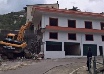 Αντιμέτωποι με άμεση κατεδάφιση των σπιτιών τους ομογενείς στη Χειμάρρα