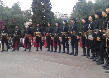 Στην κατάμεστη πλατεία Δαβάκη οι Πόντιοι είπαν καλό καλοκαίρι (φωτο, βίντεο)