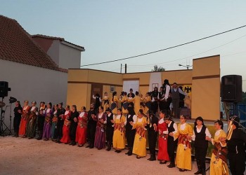 Η θεατρική παράσταση «Το ξερίζωμαν» στη Μαγούλα (φωτο, βίντεο)