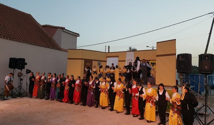 Η θεατρική παράσταση «Το ξερίζωμαν» στη Μαγούλα (φωτο, βίντεο)
