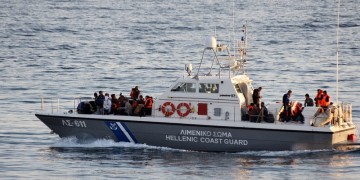 Αυξάνονται οι νεκροί από το ναυάγιο σκάφους που μετέφερε μετανάστες νότια της Κρήτης