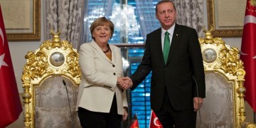 Η Μέρκελ συναντά τον Ερντογάν στην Κωνσταντινούπολη