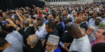 Εικόνες από το «αντίο» των μουσουλμάνων στον Μοχάμεντ Άλι