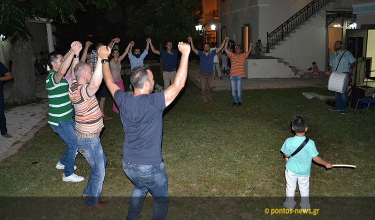 Ποντιακό παρακάθ’ στη θερμή Αθήνα (φωτο)