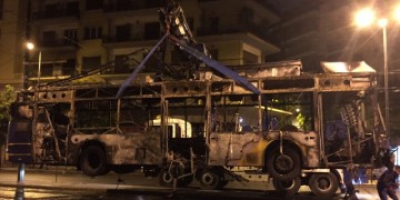 Επεισόδια στο Πολυτεχνείο – Έριξαν βόμβες μολότοφ