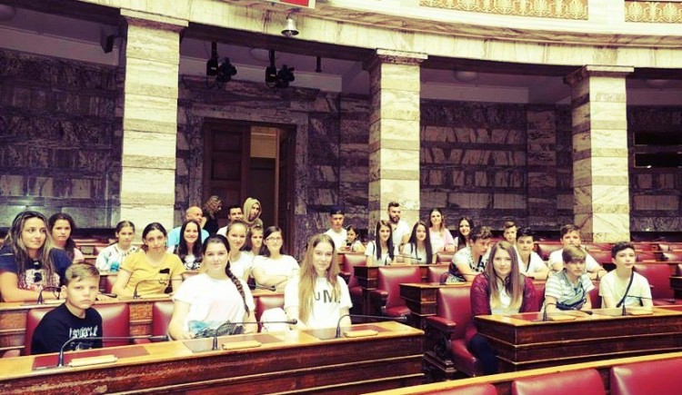 Πομάκοι μαθητές από την Ξάνθη στη Βουλή (φωτο)