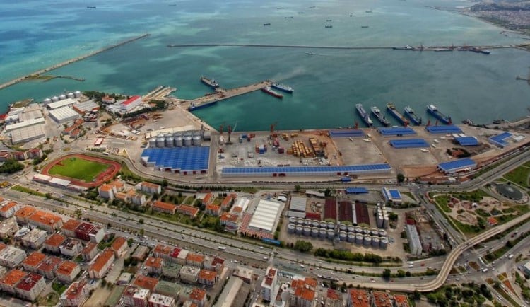 Πλοία δεμένα στο λιμάνι της Σαμψούντας έτοιμα να φύγουν για Ρωσία