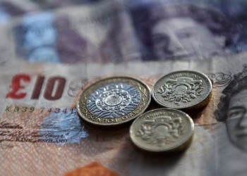 Κίνδυνο να μην μπορούν οι τουρίστες στην Ελλάδα να ανταλλάξουν στερλίνες βλέπει το βρετανικό ΥΠΕΞ