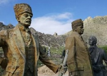 Έβαλαν άγαλμα του Κεμάλ στην αυλή αρμενικής εκκλησίας στην Τουρκία!