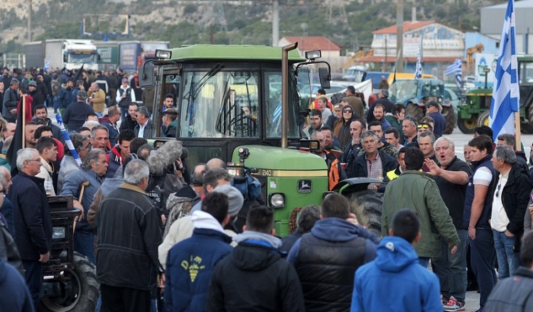 Κινδυνεύουν με κατασχέσεις οι αγρότες που οφείλουν στον ΟΓΑ
