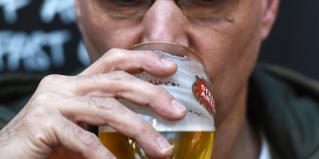 Μύθος ότι η μικρή κατανάλωση αλκοόλ προστατεύει από το εγκεφαλικό
