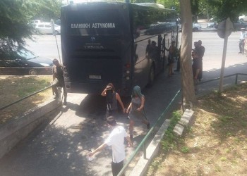 Γυαλιά-καρφιά τα έκαναν στην πρυτανεία του ΑΠΘ
