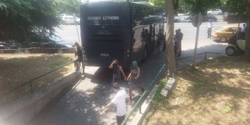 Γυαλιά-καρφιά τα έκαναν στην πρυτανεία του ΑΠΘ