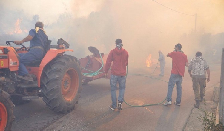 Μεγάλη φωτιά στη Χίο, σε κατάσταση έκτακτης ανάγκης το νησί (φωτο, βίντεο)