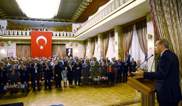 Ερντογάν: Με ομιλία του στη Βουλή κάλεσε τους πολίτες να παραμείνουν στους δρόμους