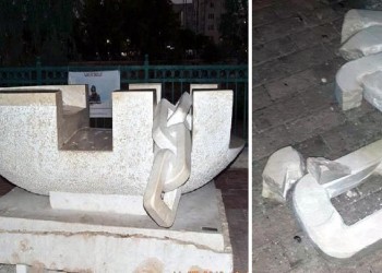 Βεβήλωσαν το μνημείο για τον Αϊλάν, στη Μερσίνη της Τουρκίας (φωτο)