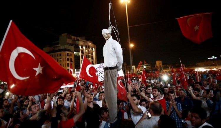 Τη σύνταξη του Γκιουλέν έκοψε το τουρκικό κράτος