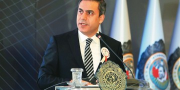 Ο Ερντογάν «τρώει» τον διοικητή της ΜΙΤ