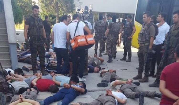 Πραξικόπημα στην Τουρκία: Συγκρούσεις σε Κωνσταντινούπολη και Ικόνιο