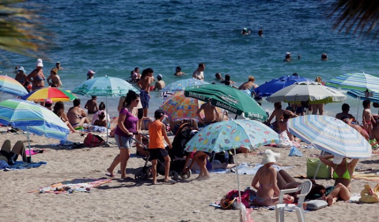 Το θερμόμετρο στους 38 και βοριαδάκι στο Αιγαίο