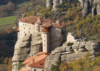 Βόλτα με αερόστατο στα Μετέωρα κάνουν Ρώσοι και Ασιάτες