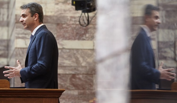 Μητσοτάκης: Η κυβέρνηση καταρρέει και παίζει με τους θεσμούς